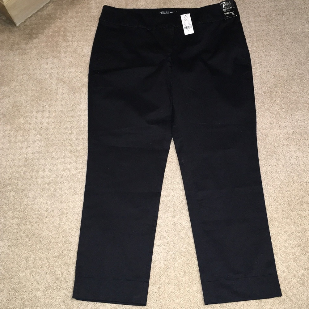 New York & Company 7th Avenue Design Studio Crop Pant NWT Size 6 Black